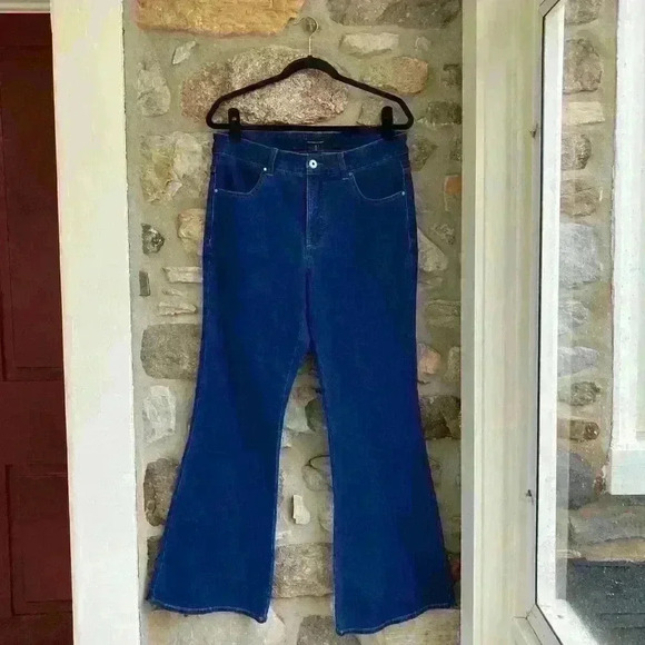 NWT Universal Standard Farrah High Rise Flared Jeans
in Pure Blue $125 Womens 14 - Picture 3 of 9